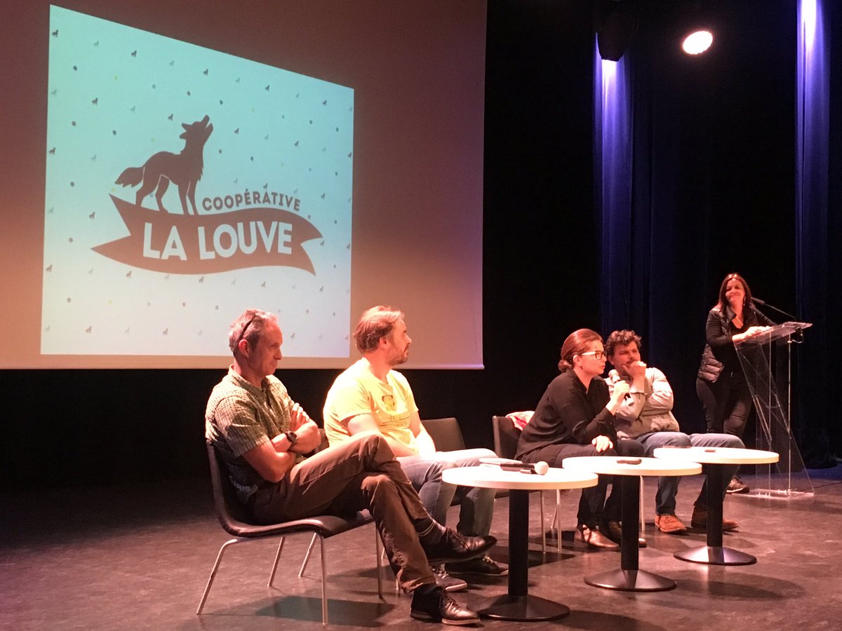 Avec @GallaBridier conseillère de paris @EELV18e déléguée à l’#habitatparticipatif et adjointe à la Maire au #seniors qui parle coopératives d’habitants et de la vision écologiste en matière d’ #habitat face aux adhérents de <a href="/LouveCoop/">La Louve</a>
