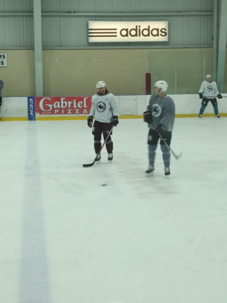 Former Sens captain on the ice at practice with his Sharks teammates ahead of tomorrow afternoon's game. #ottnews https://t.co/ihFZeaqjsu