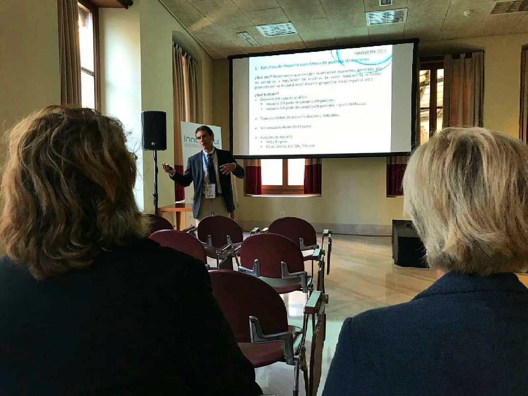 AETCadiz's tweet photo. Más imágenes de @EInnovazul de hoy 🙂 En la mesa redonda sobre oportunidades turísticas del #mar. Principalmente nos quedamos con esta frase: "No queremos más, si no mejor" 💪😉
#aetc #aetcadiz #aetcimparable #turismo #cadiz #cadizturismo #innovazul #innovacion #sostenibilidad https://t.co/FSnWTCSyrC