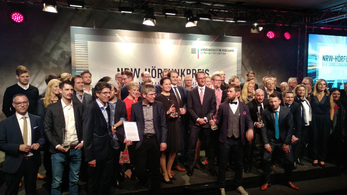 landnrw's tweet photo. Staatssekretär Nathanael Liminski gratuliert den Preisträgern des #NRW-Hörfunkpreises 2018: „Radiobeiträge wie Ihre sind die Seele des Lokalfunks.“ Die Landesregierung arbeitet gemeinsam mit der Branche an guten Rahmenbedingungen für unsere Radios im digitalen Wandel. #hfp18 https://t.co/k4HYAnfICE