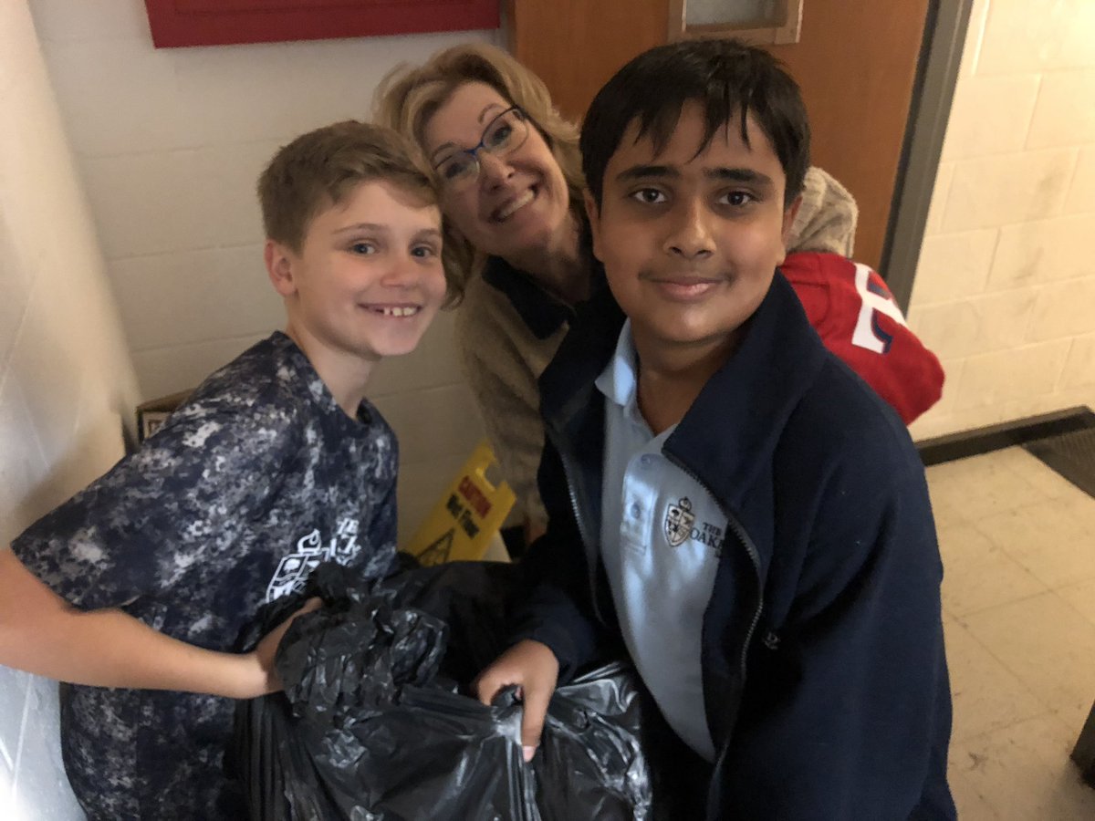 OakridgeMS1's tweet photo. Enjoyed our visit to Mission Arlington today with 5th and 6th grade. @419Arlington does such an awesome job serving the community. @oakridgeowls https://t.co/Nd0RfPR3oS