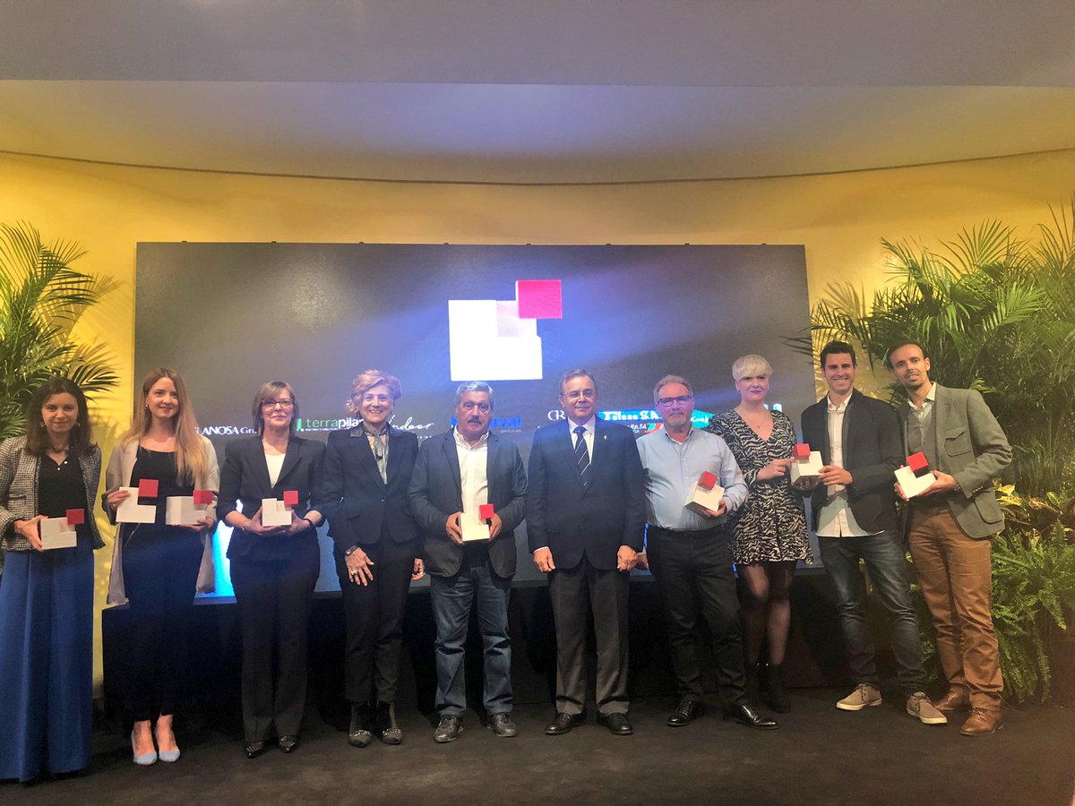 CODID_RM's tweet photo. Foto de familia de todos los premiados y menciones especiales de los #IIPremiosDiseñoInterior 👏🥇🔝
@camaramurcia, @regiondemurcia, @Porcelanosa_EN @CODID_RM
@terrapilar, @Gredecor, @Pinturas_Isaval, @GrupoALC_, @viverosmurcia, @elcorteingles, #Indoor, @Urdecon_ #Fulsan https://t.co/Hr0FySOpgG