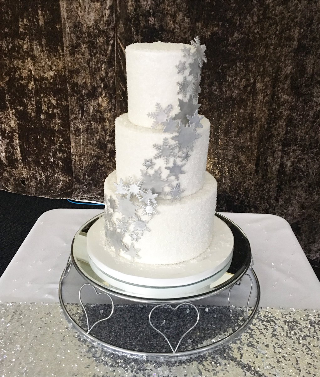 CakedesignbyP's tweet photo. Today’s Wintery themed Wedding cake #westmidlandsweddings https://t.co/aQCva3CcXs