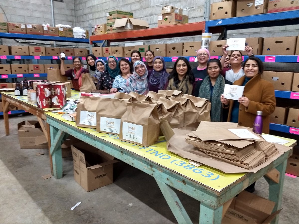 DurhamMuslimMom's tweet photo. Our group was able to pack one thousand Christmas hampers filled with breakfast supplies in three hours. @Feed_the_Need1 #GivingBack #Christmas #teamworkmakesthedreamwork #Muslim #women https://t.co/ggR8mYxqbb