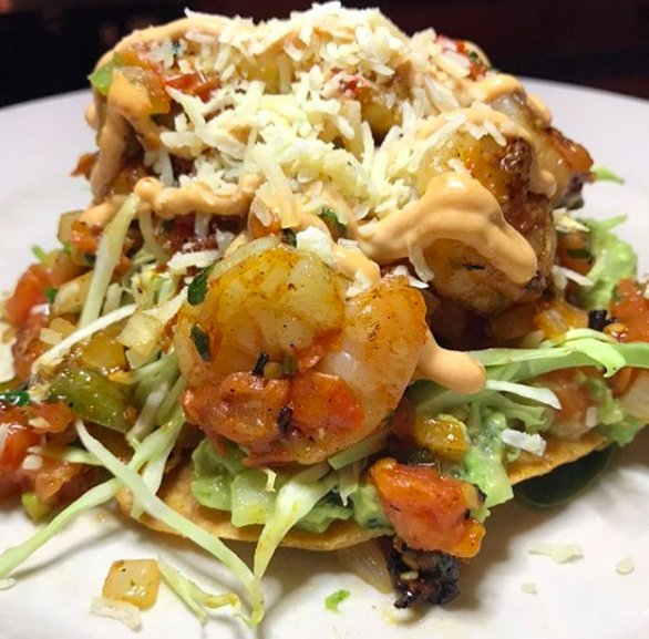 flo_restaurant's tweet photo. Start off Friday dinner right with our shrimp 🍤 tostada appetizer topped with avocado, pick de gallo, asiago cheese and chipotle cream. 🥑🧀🦐 #flochicago #newmexicoinchicago #westtownchicago #friyay #chicagofoodgoals #shrimptostada #chicagodinner #forkyeah #nofilterneeded https://t.co/GvCe9W2aql