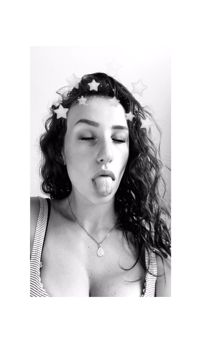 ad_vanhoet's tweet photo. #PosteTesBouclettes 🤷🏻‍♀️🤷🏻‍♀️ https://t.co/XAt1FwWEsS