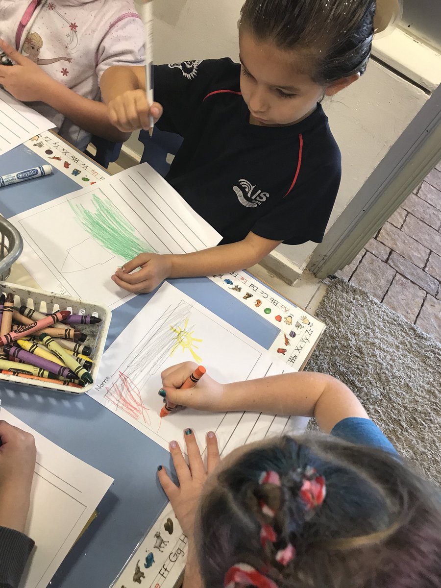 susiegeller23's tweet photo. Tuning in: Kinder Ss access prior knowledge and document thinking at beginning of Weather Unit. Finding out next... generating a list of questions... stay tuned... #thepowerofinquiry  @allipacker7 @AmyMeizahav #wbaiseslearns https://t.co/DS2PVkLNAq