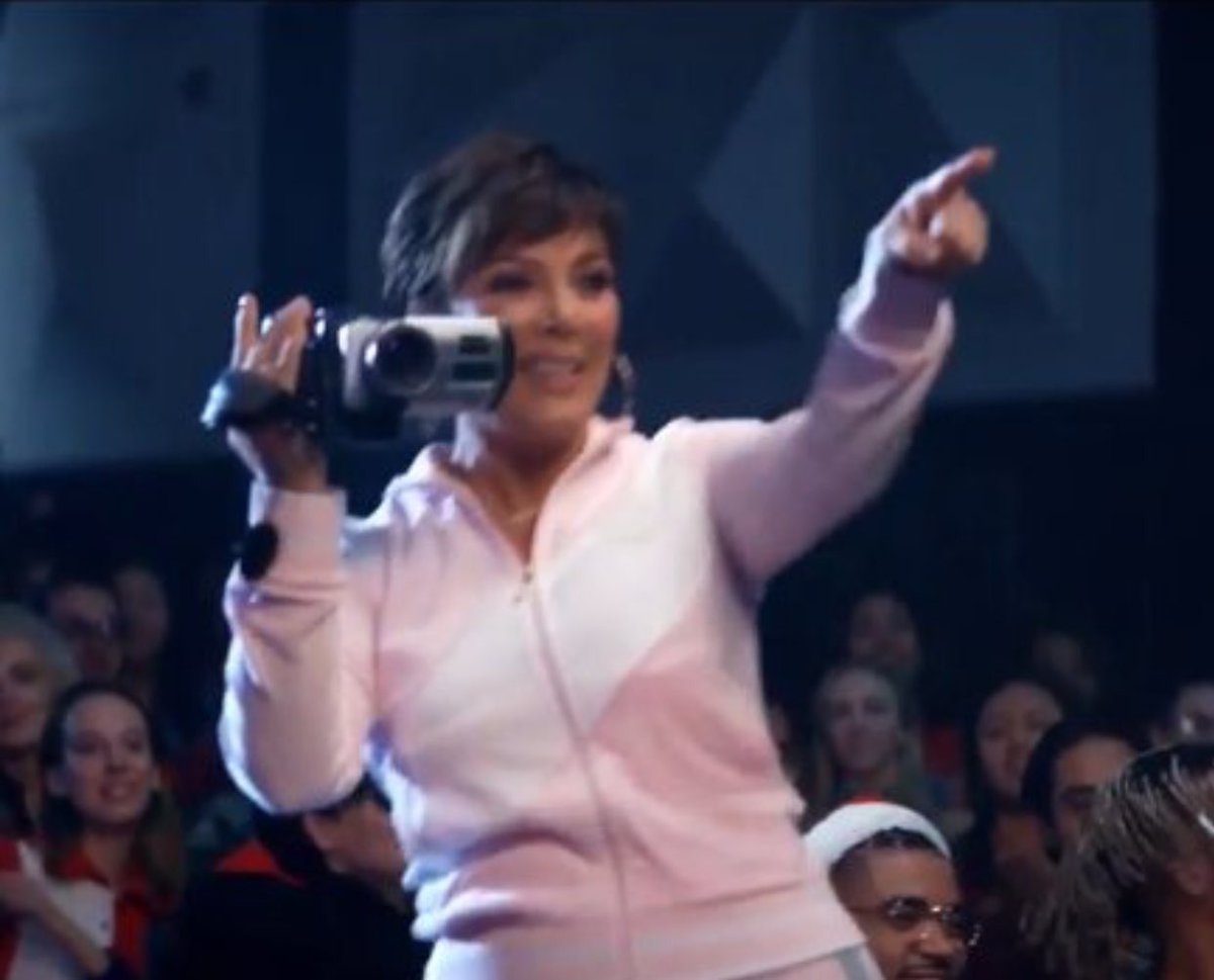 isawitfirst's tweet photo. When you see your friend getting with a strong 10/10 in the club 🤩 #ThankUNextVideo https://t.co/7Mw9AzPogW