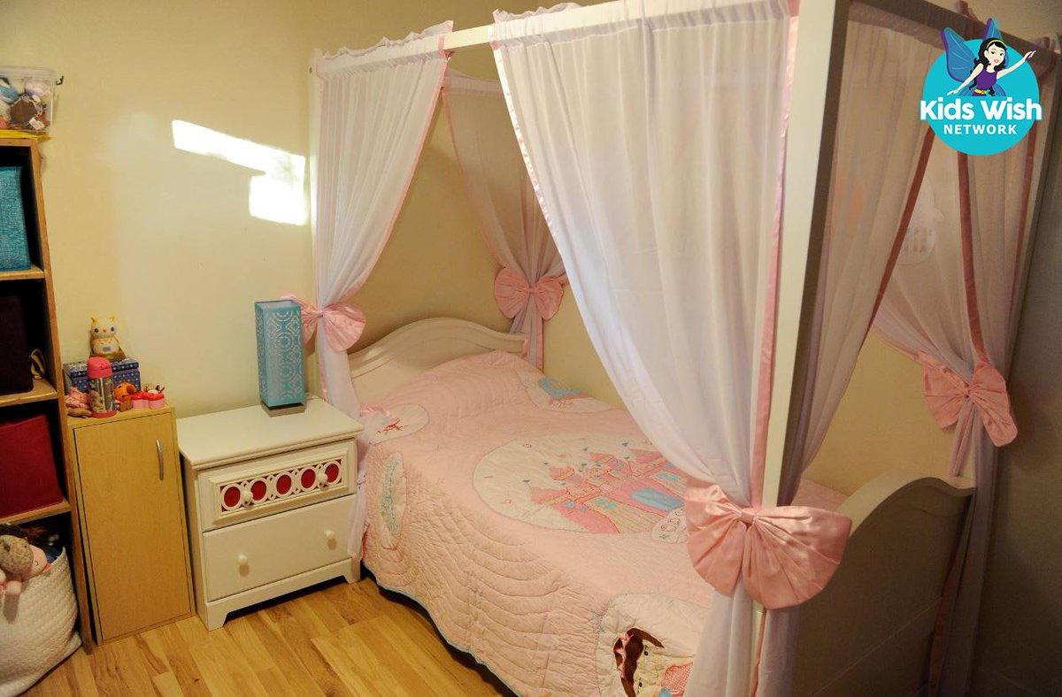 kidswishnetwork's tweet image. How AWESOME is this custom bed quilt by #cloud9design for our #Wish Kid Lydia whom we gave a full on #Princess 👑 Bedroom Makeover! kidswishnetwork.org/2018/11/lydias…