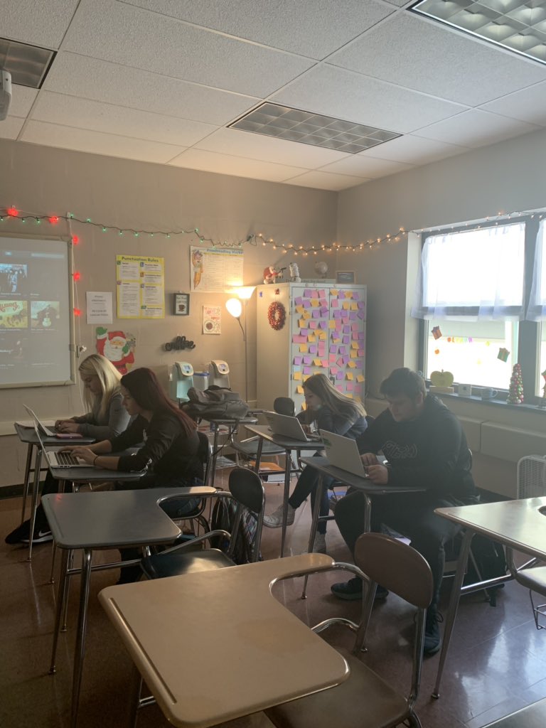 ARDeMarco18's tweet photo. Writing for Digital Media students hard at work spreading kindness! #colonialkindness @agcolonials @ag_mrhutch #bethekindkid #writing #writingfordigitalmedia #students #teachers #aghs #greatdaytobeacolonial #AGASD https://t.co/mmhCn6LI2f