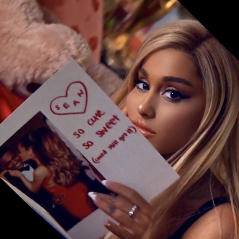 mario_xcx's tweet photo. Big Sean's page in Ariana's Burn Book says "so cute, so sweet (could still get it)" 😭😭😭 https://t.co/wGFSJGq4ZF