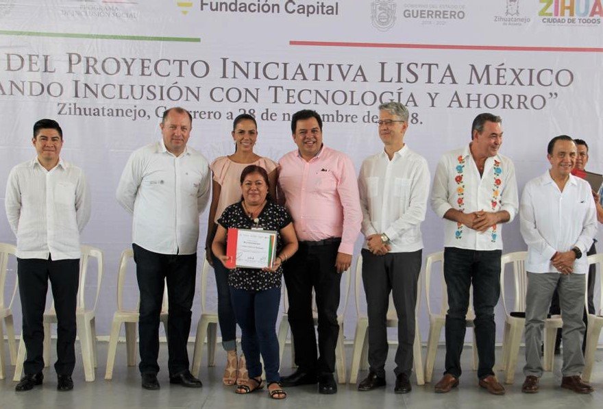 Prospera_MX's tweet photo. #Comunicado Beneficiarias y personal de #PROSPERA forman parte de una maquinaria perfecta: Fundación Capital @FundaCapital  https://t.co/ISX4pxSLsa https://t.co/T8ryQq4M48
