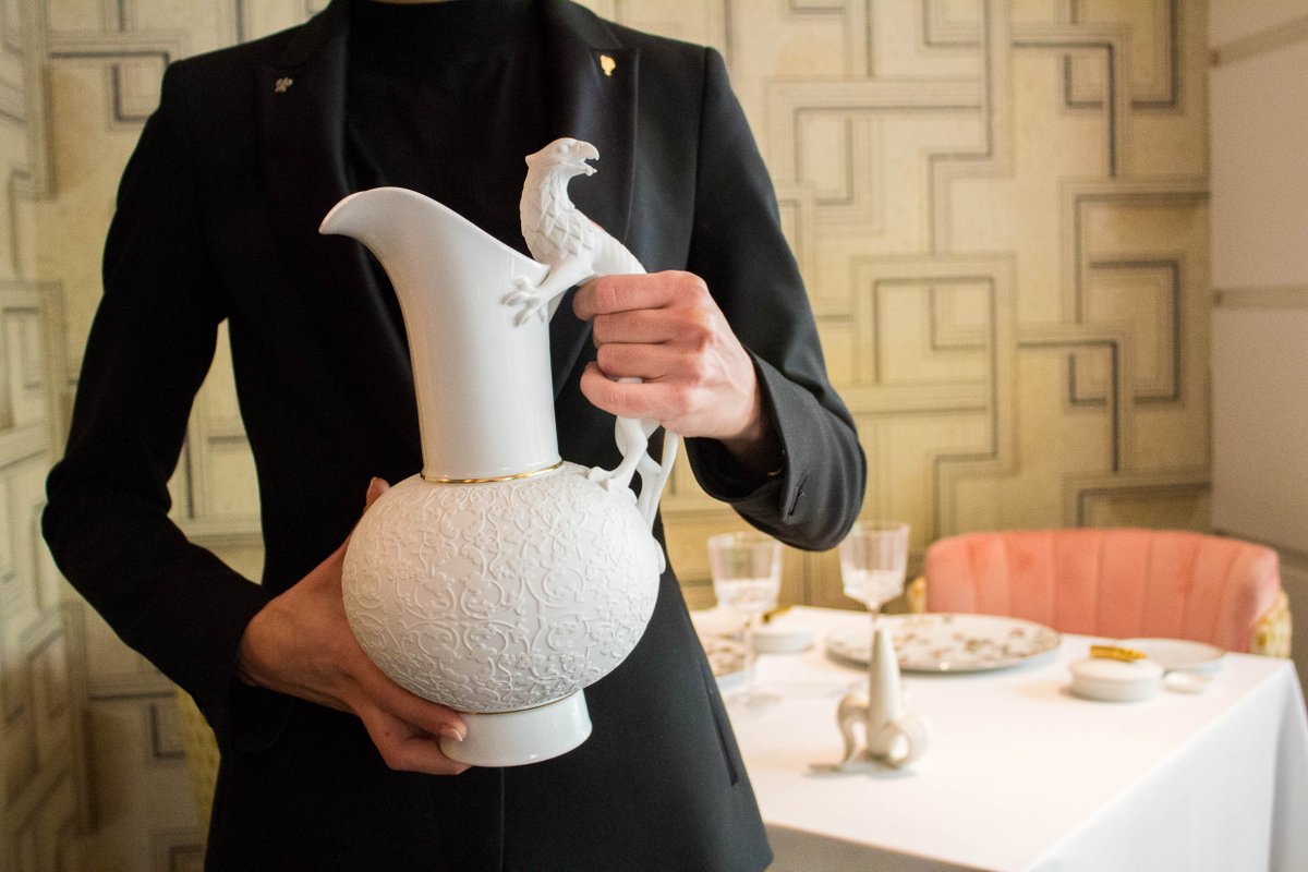 CoqueMadrid's tweet photo. Siempre hay muchas emociones puestas en cada servicio, un poco de nervios, ilusión y respeto. El personal de sala tiene claro que el protagonista de esta experiencia eres tú. 

#SalaCoque #Restaurantes #Madrid #EstrellaMichelín https://t.co/SXh8DtvJyD