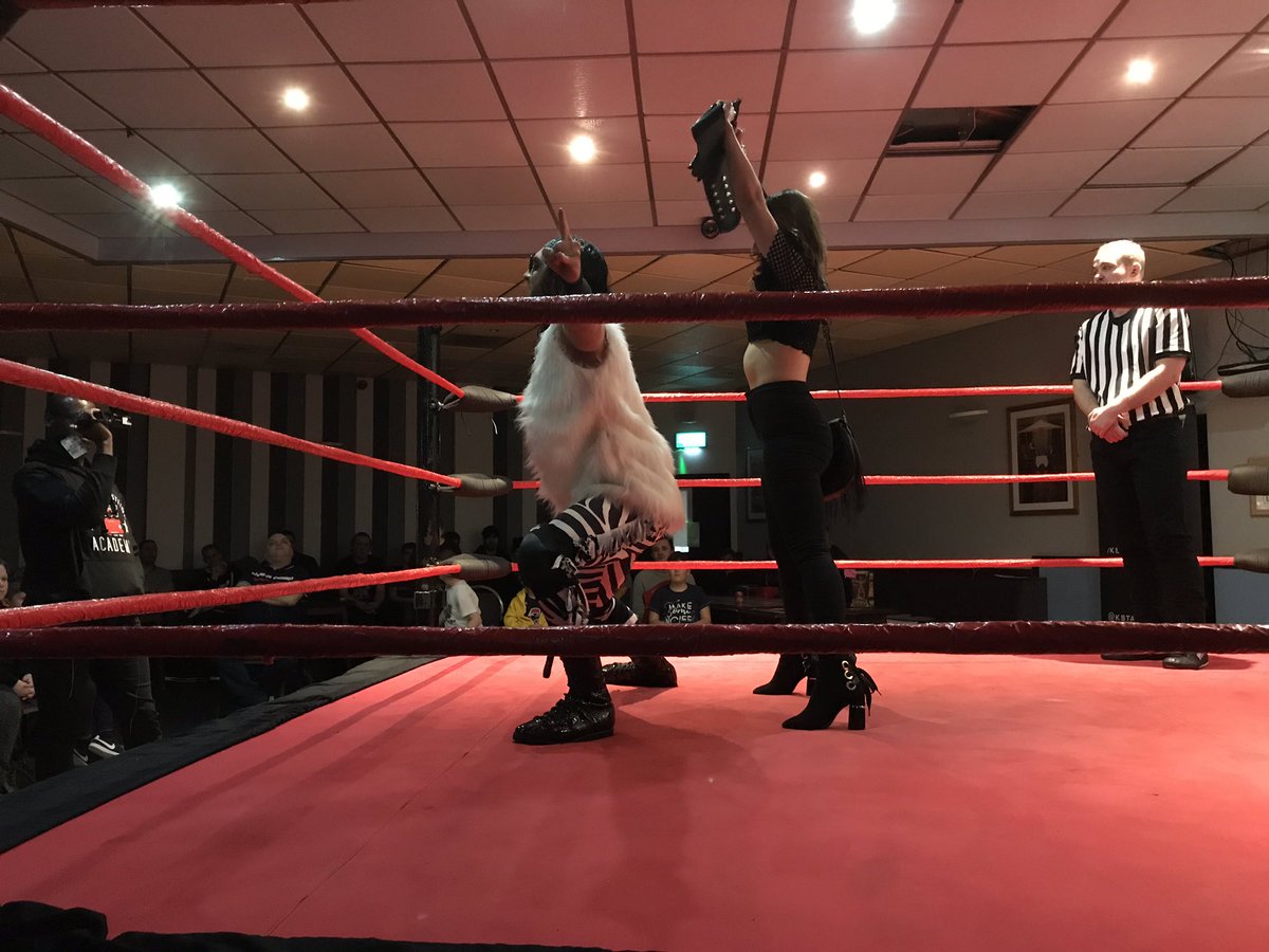 markypotter316's tweet photo. @KStarWrestling @KSWGuitarHero with @blazeksw vs @KSWTITAN for the k-star British Championship part one https://t.co/Sh6TnCMwdP