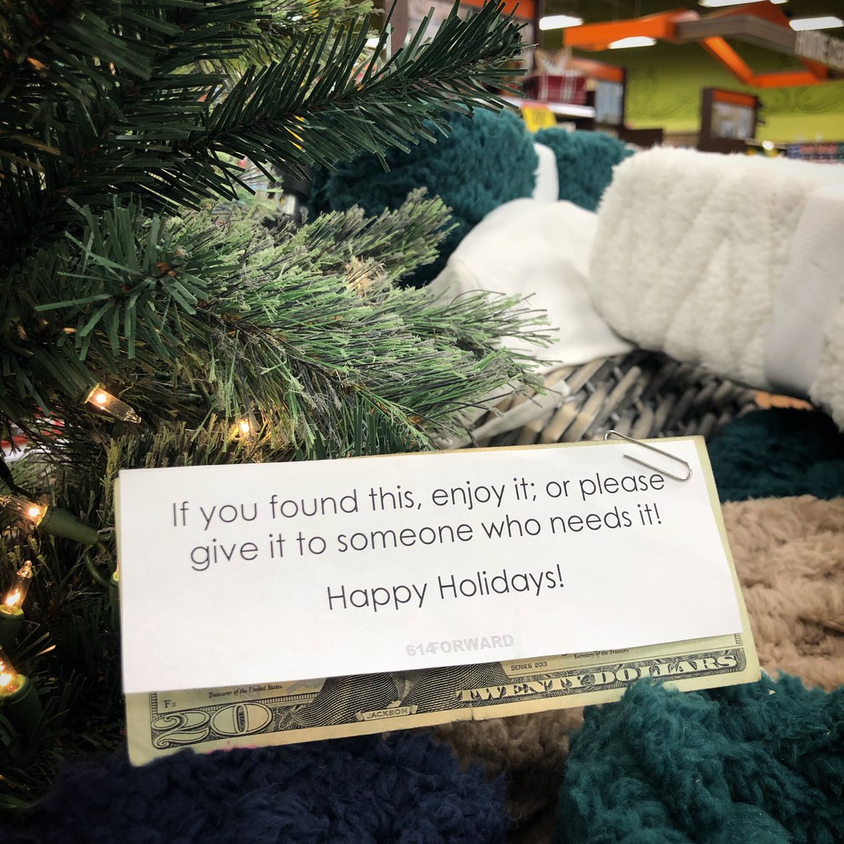 614Forward's tweet image. #seasonofgiving #HappyHolidays #payitforward #614forward