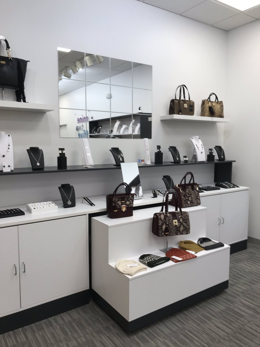WuayraPeru's tweet photo. Calling all @WuayraPeru followers  we are open in @BallstonQuarter with a new brand called ninetwofive follow us @NineTwoFiveBQ we have more Peruvian #silverjewelry #artisans  and others around the globe Follow @NineTwoFiveBQ today! https://t.co/uG1A2J0NNJ