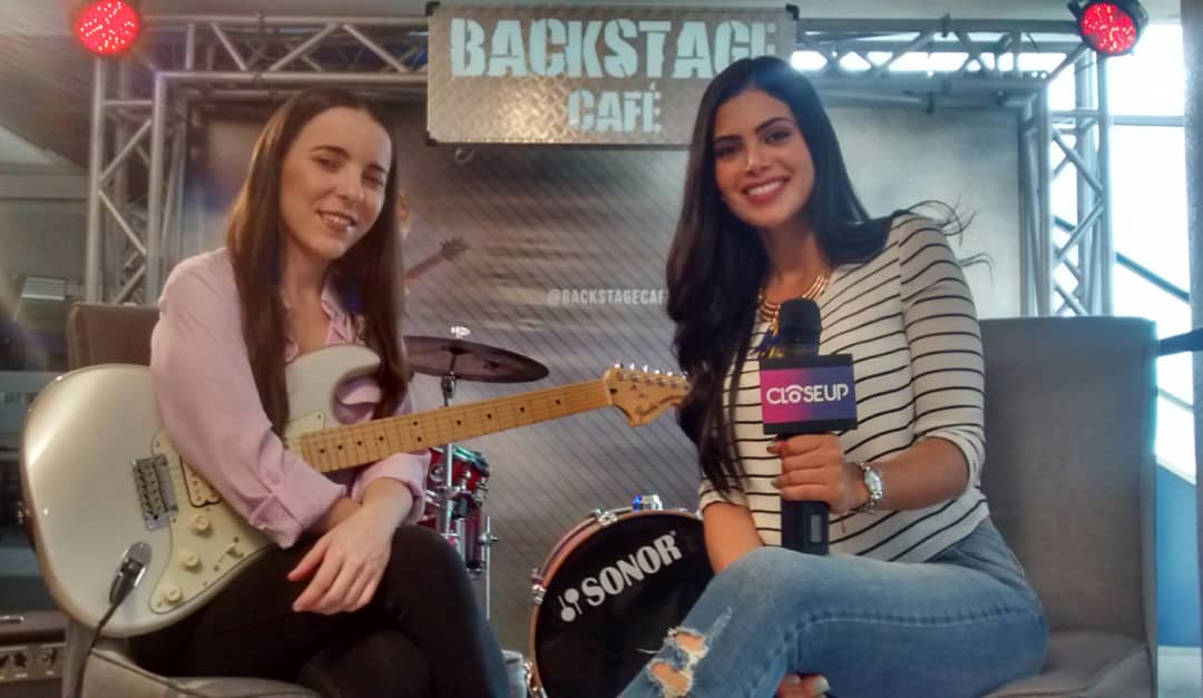 closeupVVplus's tweet photo. @LolitaDeSola estuvo visitándonos y aprovechamos recibirla en @BackstageCafeVe para que nos presentara su interesante propuesta musical y este sábado puedes conocerla junto a @KarielysCR a las 9am por @Venevision_Plus https://t.co/h5yd1zBQqN