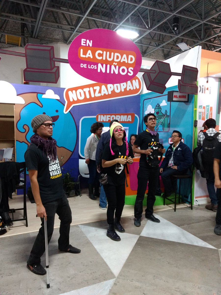 Las actividades no paran en la <a href="/FILGuadalajara/">FIL Guadalajara</a> en estos momentos #LuchadoresViales en #FILNiños