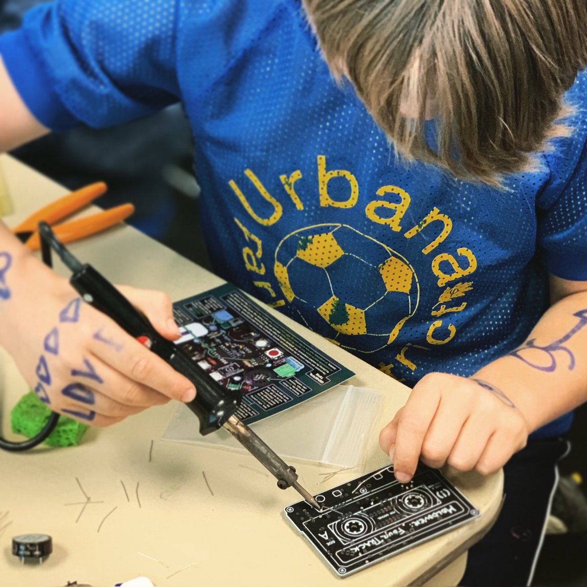 moldover's tweet photo. Build Your Own #VoiceCrusher with me, Monday night in San Francisco with @glowascii at @noisebridge https://t.co/QlOMKPqlKw
#diy #fourtrack #circuitbending #soldering #voiceprocessor #hackerspace #hacking #making #8bit https://t.co/MkemFDgYJQ