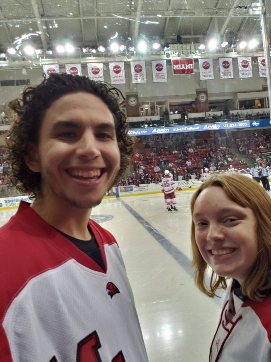 CalebYount's tweet photo. Glass seats for @MiamiOH_Hockey vs. @stcloudstate #NCHCFan @TheNCHC https://t.co/wHVDbrVvwE
