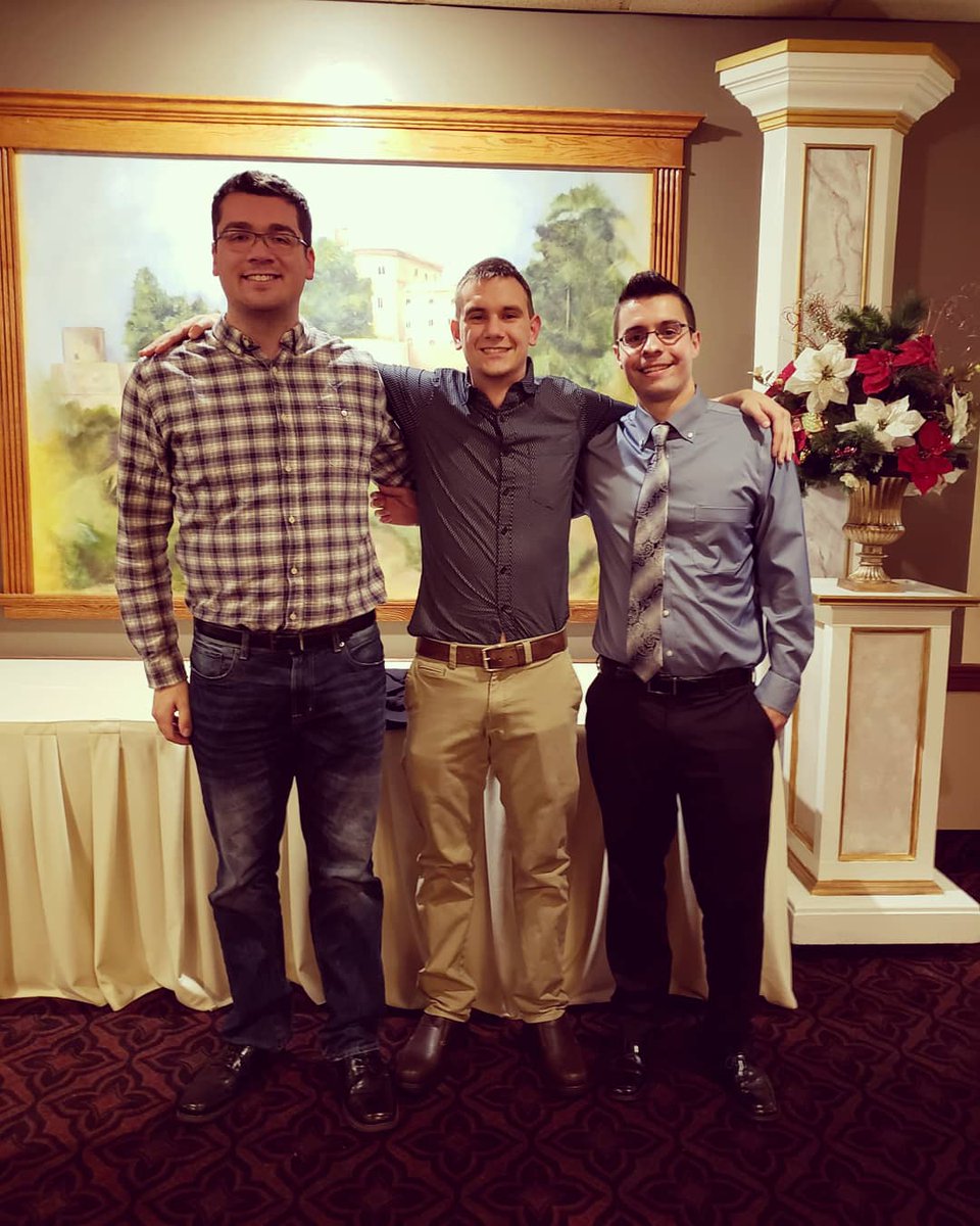 nich0lback's tweet photo. I officially retired from college cross-country. Couldn't have done it without these people. 🏃‍♂️🎓✌ @OptionalOlive @Nosoktar @nickorlo15 https://t.co/Wvh4eBjCqJ