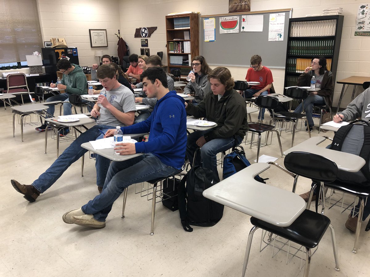 swAGteach's tweet photo. Fun day in Food Science class doing sensory triangle test with crackers and Oreos. Students learned that taste goes beyond their taste buds. #learningbydoing https://t.co/qegBhfSI4F
