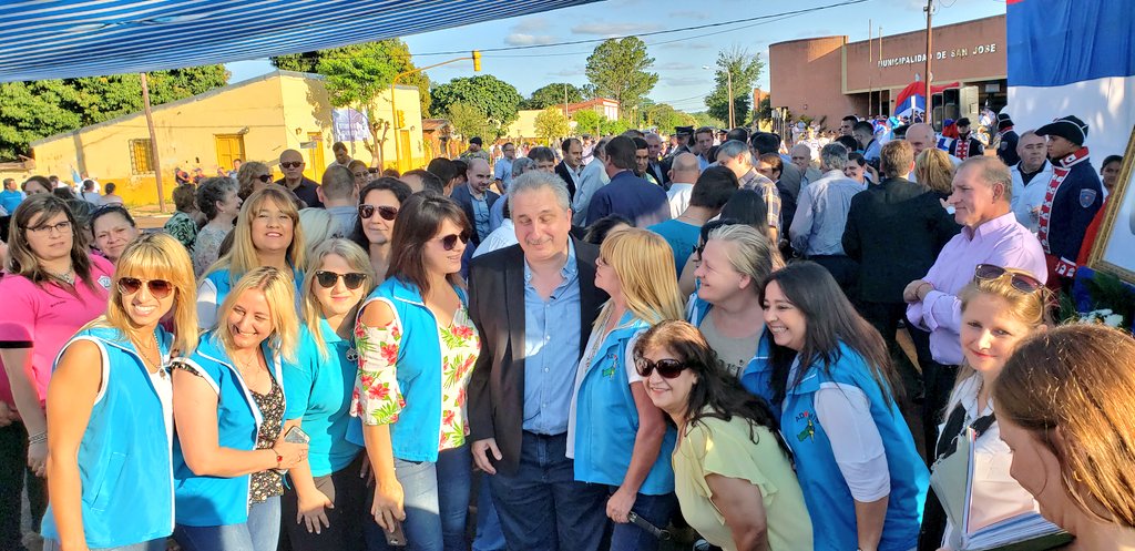 mariluleverberg's tweet photo. Gran emoción al escuchar del gobernador, la historia real sobre el Comandante General Blandengue #AndresGuacurari representante genuino, desde su lucha por defender la #tierrasinmal, del #misionerismo #cercadelagente @passalacquaok #SanJosé @kiketenaschuk @udpm_misiones https://t.co/1fMC8cglWk