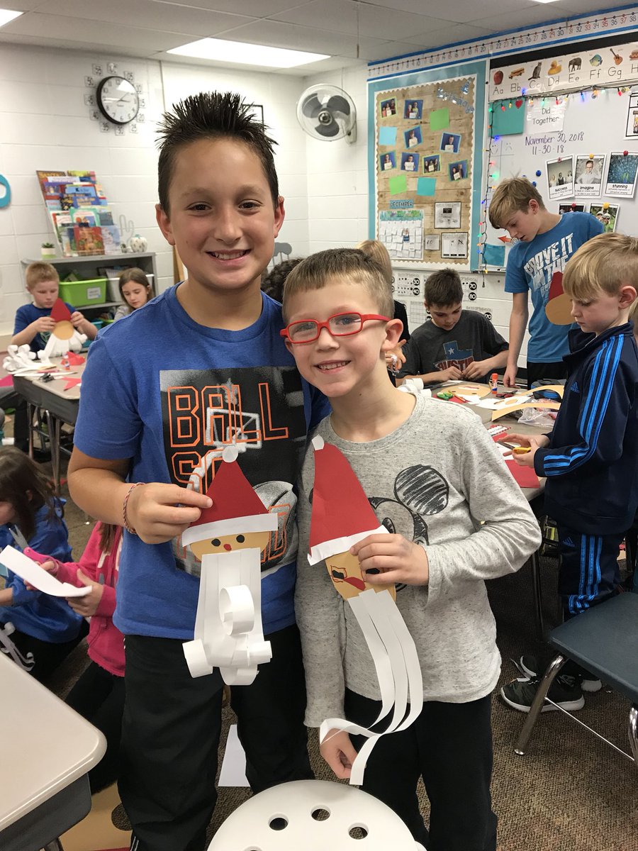 dclingingsmith1's tweet photo. Buddies worked together on a fun Santa craft!! #5thgradebuddies #buddycraft #enjoytheview #bestyearyet #fabulousfirsties @VV_Voyagers https://t.co/zdBZL2DXCd