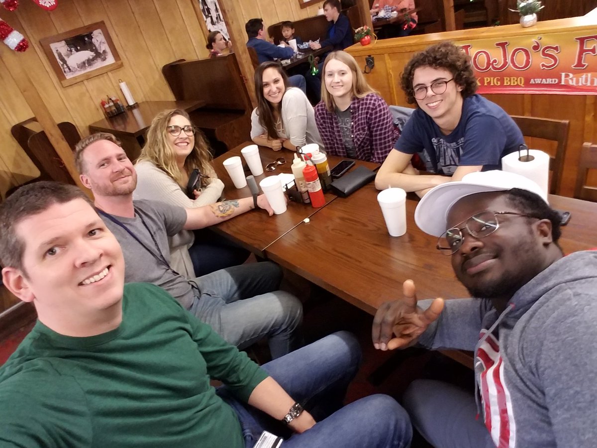 TheBickerLab's tweet photo. Topping off the semester with some Tennessee BBQ.  Thankful for this great group of students! #slickpig #researchfuel #ProfLife https://t.co/wfaKsdsHdl