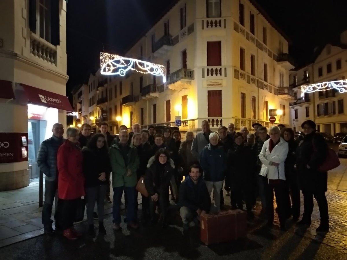 Hunkituta, Donibane Lohitzuneko Euskalduna Hotelaren aitzinean, hainbeste urtez nire bidaien hasiera eta amaiera izan zen tokian. Milesker filma ikustera etorri zaretenoi. #Lezorenazkenbidaia