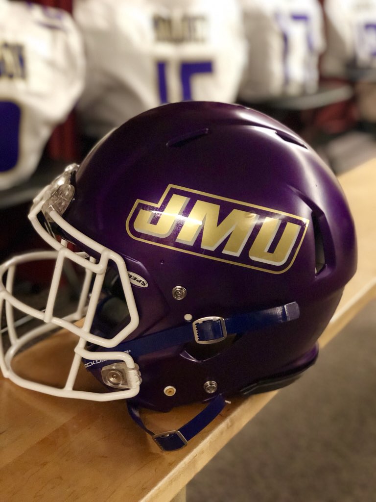 JMUFBEquip's tweet photo. Locker room setup rolling along. It’s all in the details. #GoDukes @JMUFootball @UNISWAG https://t.co/vwFQG4TvIc