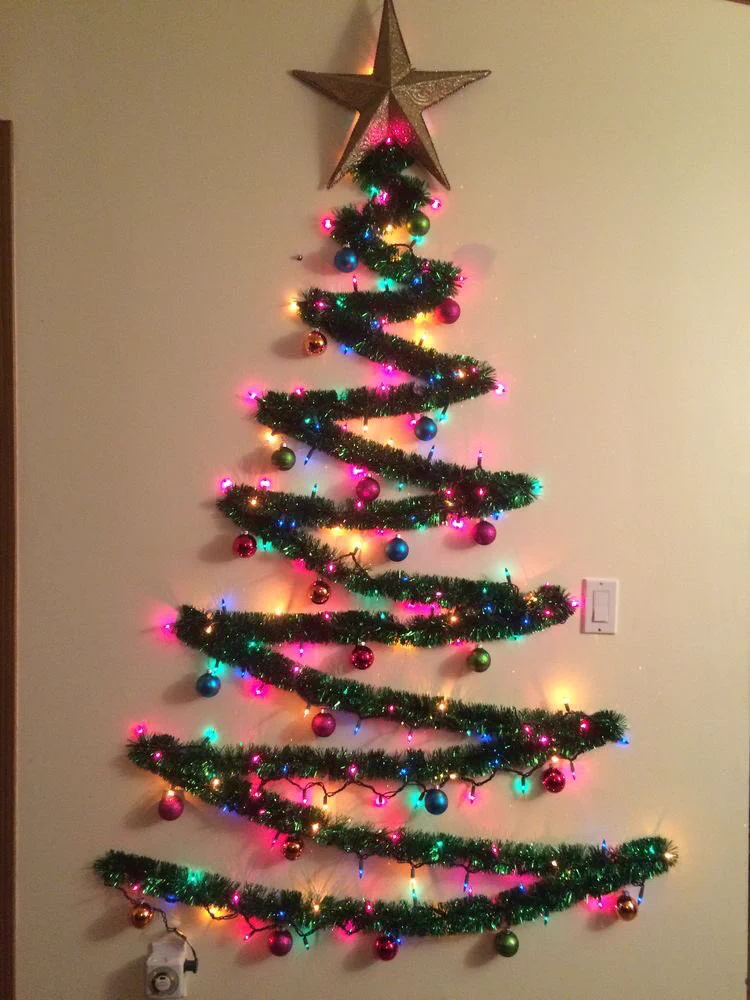 こんなクリスマスツリーはいかが？？壁を利用したツリーが流行っている！！