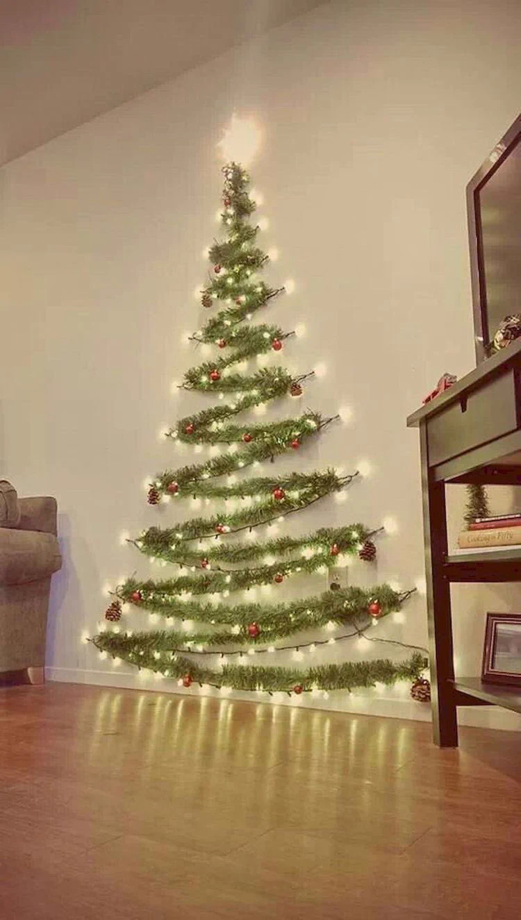こんなクリスマスツリーはいかが？？壁を利用したツリーが流行っている！！