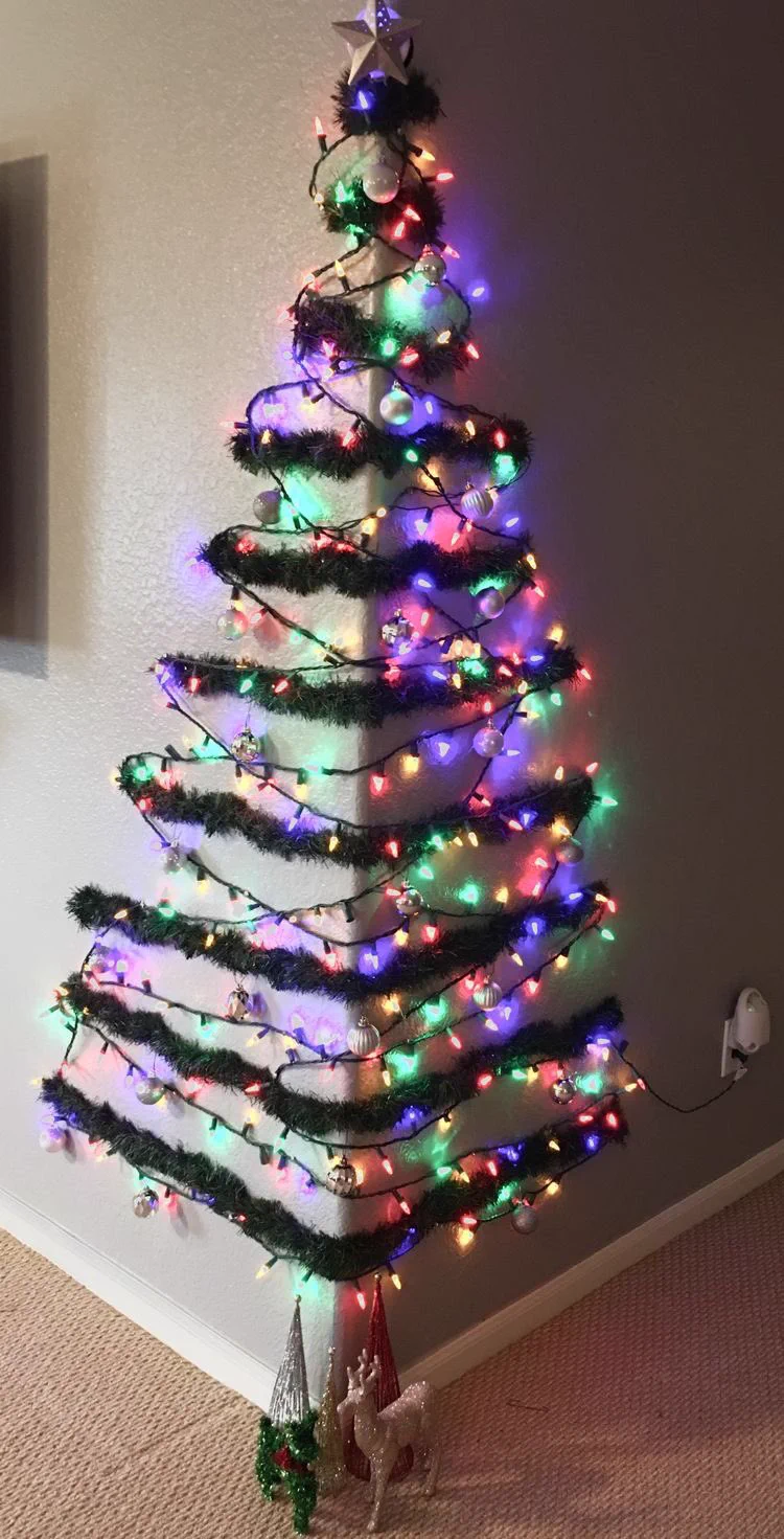 こんなクリスマスツリーはいかが？？壁を利用したツリーが流行っている！！