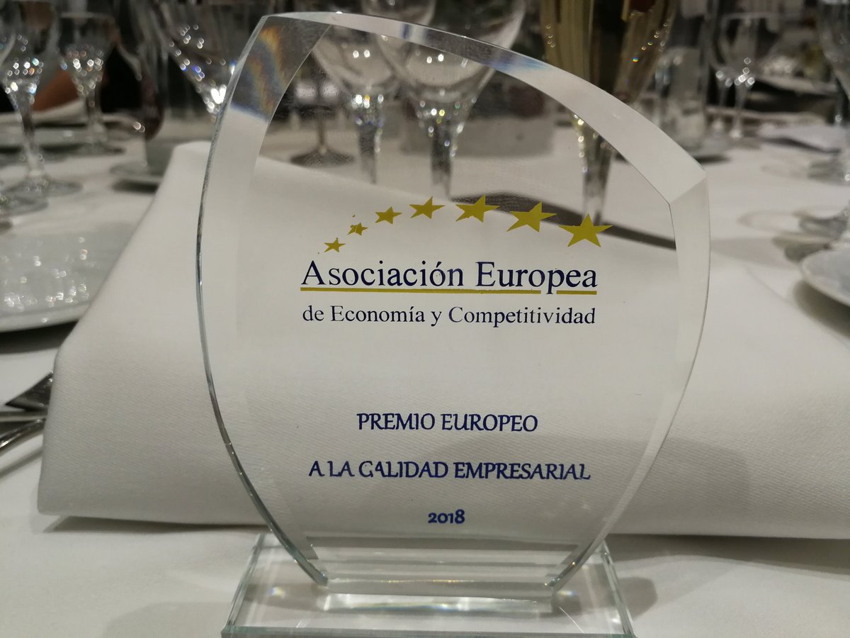 aeropuerteruel's tweet photo. Gala de recepción del Premio Europeo a la Calidad Empresarial de la Asociación Europea de Economía y Competitividad @aedeec en hotel The Westin Palace en Madrid @Westin_Palace #PLATA entregado al DG Alejandro Ibrahim @aibrah del Aeropuerto de Teruel @aeropuerteruel #innovación https://t.co/nMjvT0t8Ep