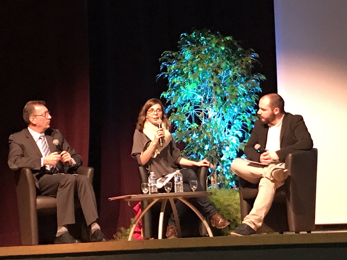 a_leboeuf's tweet photo. La nuit du bénévolat avec la #SEDB Solidarité Encouragement Dévouement Bénévolat @VilledeChallans pour mettre en valeur ces nombreux bénévoles investis et méritants, qui font la vitalité de nos territoires ruraux, et qui savent cultiver tant de fraternité ! https://t.co/O16DeBkMtD