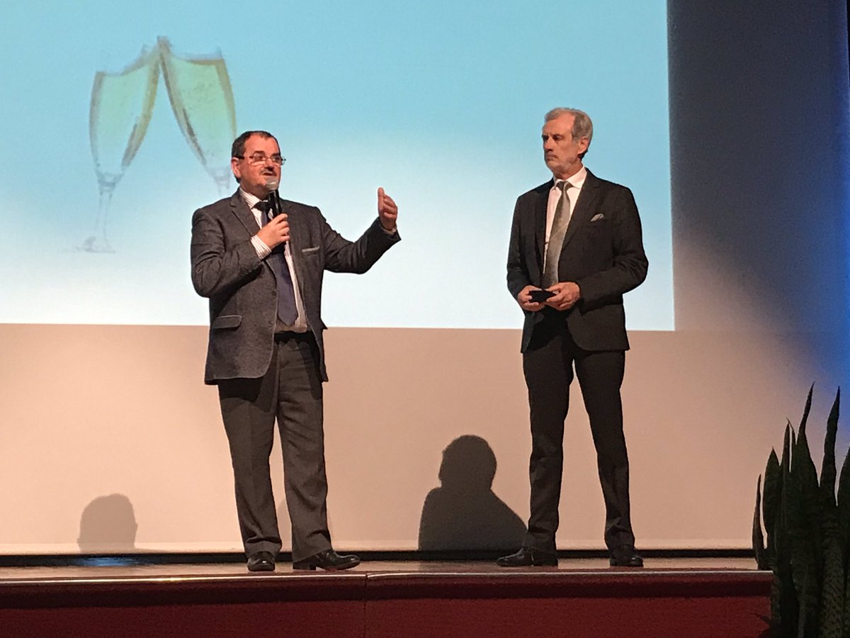 a_leboeuf's tweet photo. La nuit du bénévolat avec la #SEDB Solidarité Encouragement Dévouement Bénévolat @VilledeChallans pour mettre en valeur ces nombreux bénévoles investis et méritants, qui font la vitalité de nos territoires ruraux, et qui savent cultiver tant de fraternité ! https://t.co/O16DeBkMtD