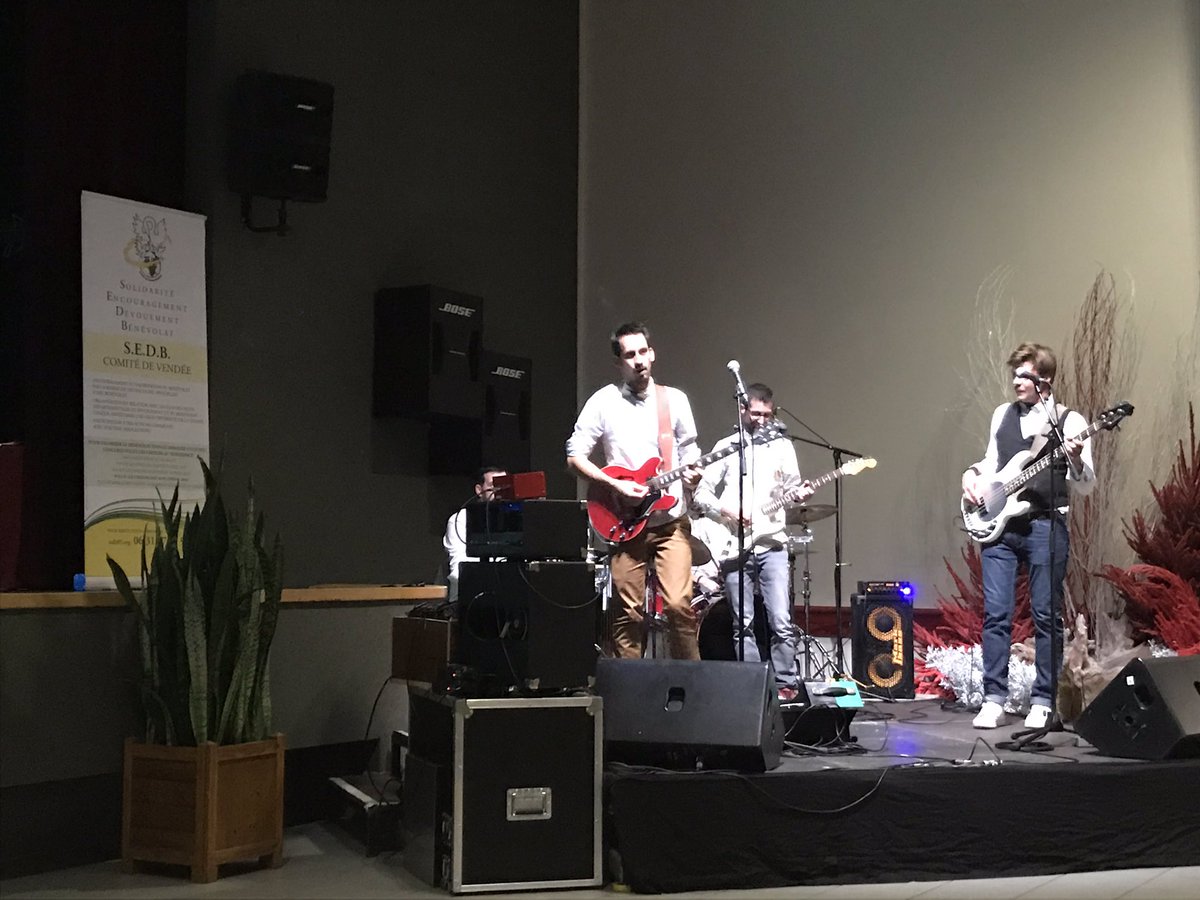 a_leboeuf's tweet photo. La nuit du bénévolat avec la #SEDB Solidarité Encouragement Dévouement Bénévolat @VilledeChallans pour mettre en valeur ces nombreux bénévoles investis et méritants, qui font la vitalité de nos territoires ruraux, et qui savent cultiver tant de fraternité ! https://t.co/O16DeBkMtD
