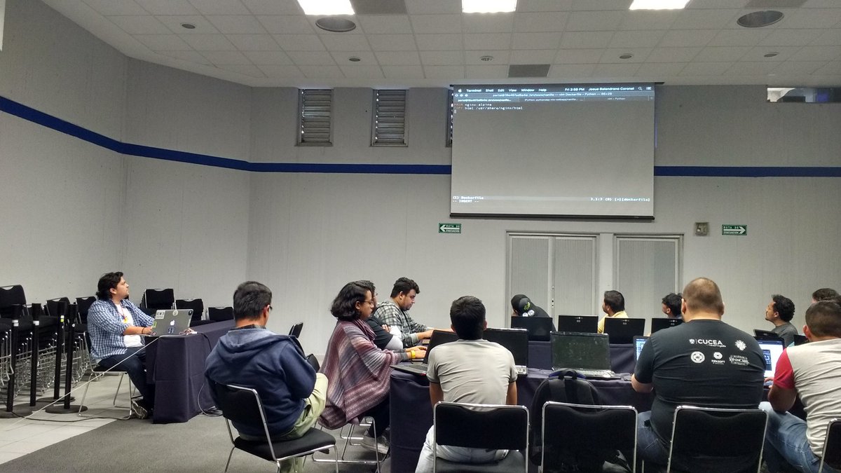 pythondaymx's tweet image. Web apps con contenedores por @eusoj_xirdneh. 🐍 #PythonDayMX18