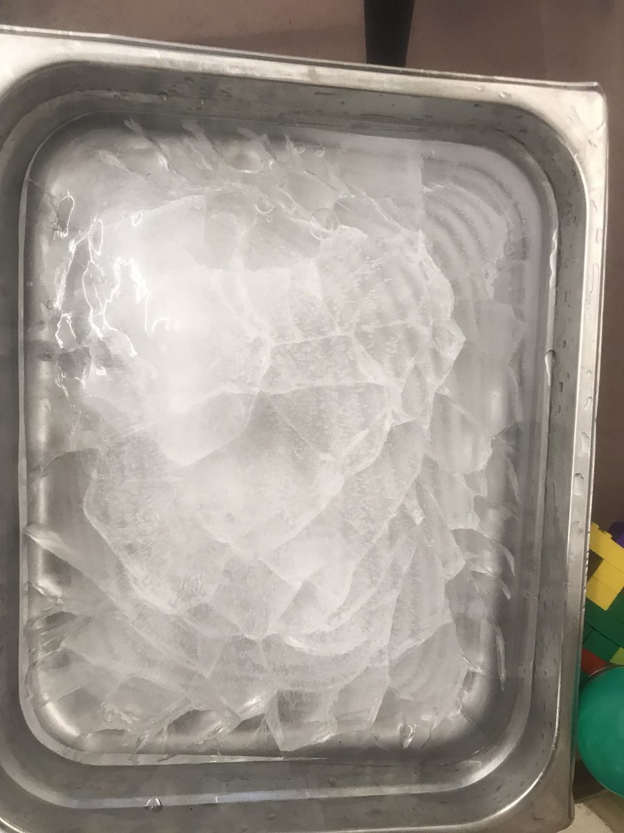 QHkinder108's tweet photo. Experimenting with ice! The effects of warm and cold ❄️ https://t.co/mhilyetyIp