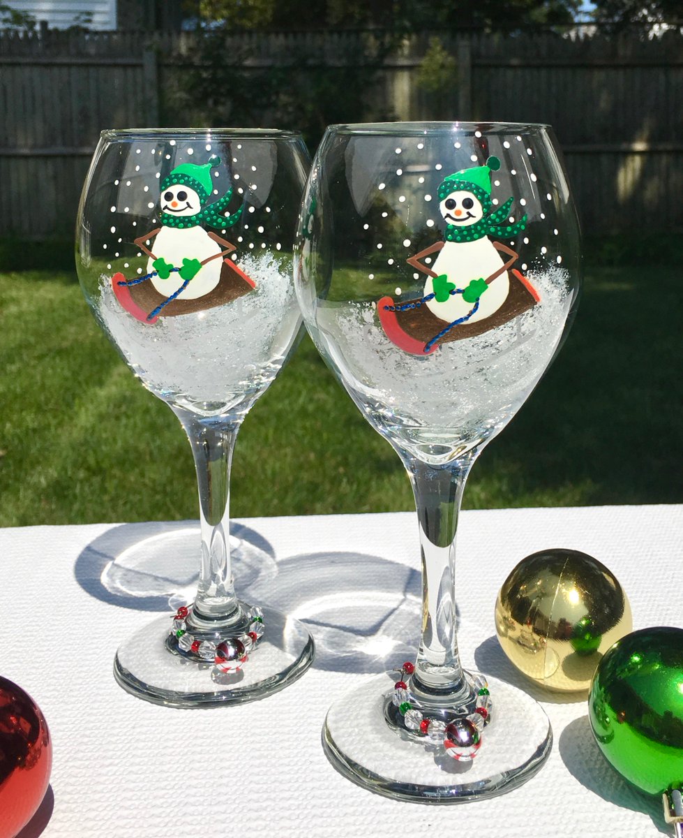 Snowman wine glasses etsy.com/ipaintitpretty… #snowmanglasses #christmasglasses #wineglasses #paintedwineglasses #giftsforher #christmasgiftideas #snowmanlovergift #wineglassgift #christmasdecor #secretsantagift #coworkergift