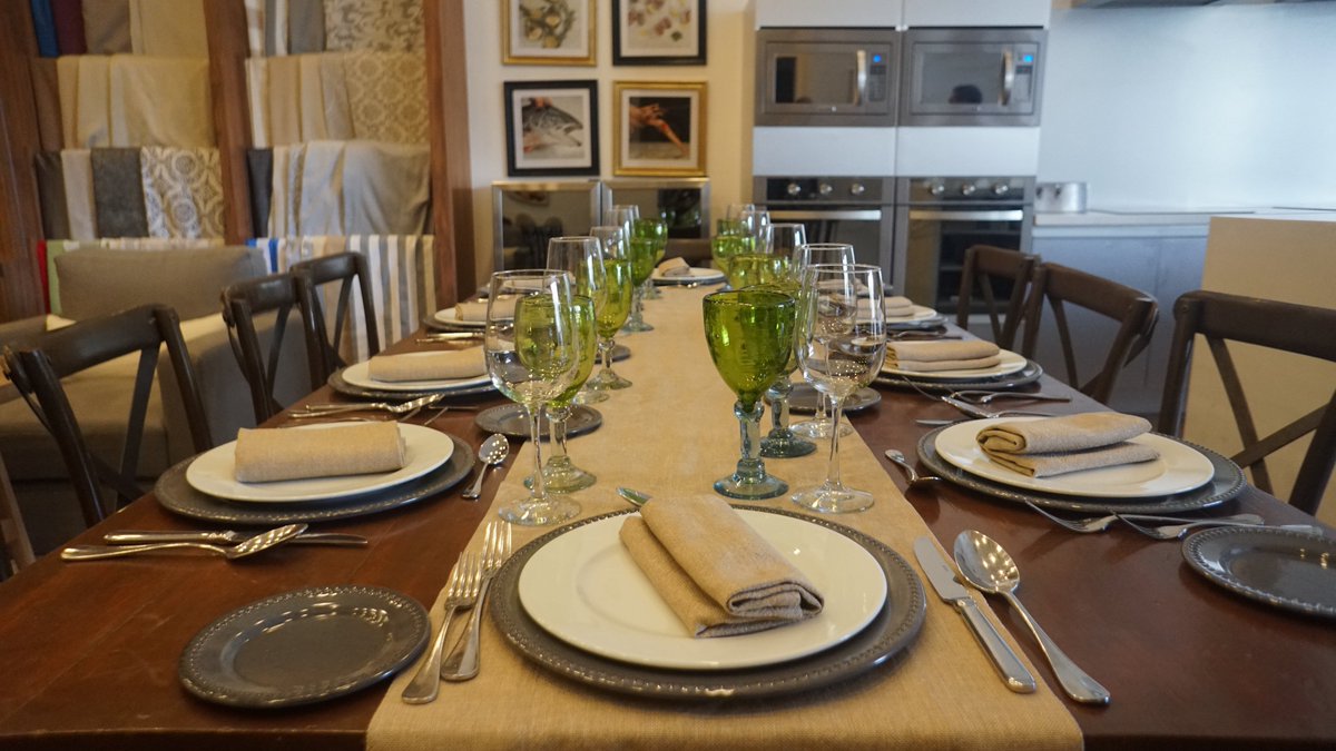 cronicasabormx's tweet photo. Tuvimos el gusto de conocer #CasaItuarte, de la mano del chef Israel Aretxiga. Entre otras cosas nos platicó que es embajador @Mabe Además nos dimos una vuelta por @Jeronimo_mx (del mismo grupo Ituarte Eventos). En breve @rubencronicas les dará la crónica. https://t.co/YUs2MZzZbd