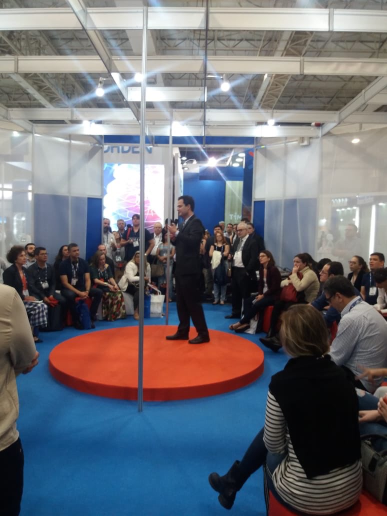 azevedo_lcp's tweet photo. The new circle ⭕️ section during #cbmi2018 ! Pleasure to be there discussing fluids and vasoactive drugs for more than 40 people without any slide! Thanks @AMIB_oficial for the invitation! #criticalcare https://t.co/skiBcIx5LA