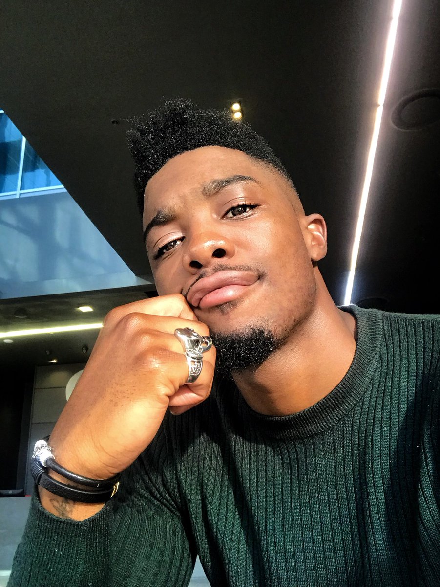 Tino_Chinyani's tweet photo. 🤘🏾🤓 https://t.co/9dUu6DYKAD