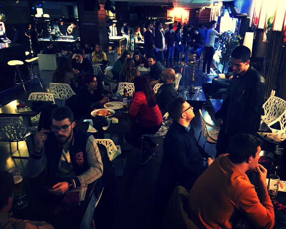 opencafe88's tweet photo. Noche de Viernes... ¡Noche de Open! Gracias a todos por llenar nuestra casa otro fin de semana más. ¡Seguimos! #openízate https://t.co/iELDnFxeux
