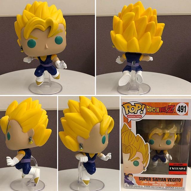 DisTrackers's tweet image. Here’s an out of box look at Super Saiyan Vegito!
Credit @shumination