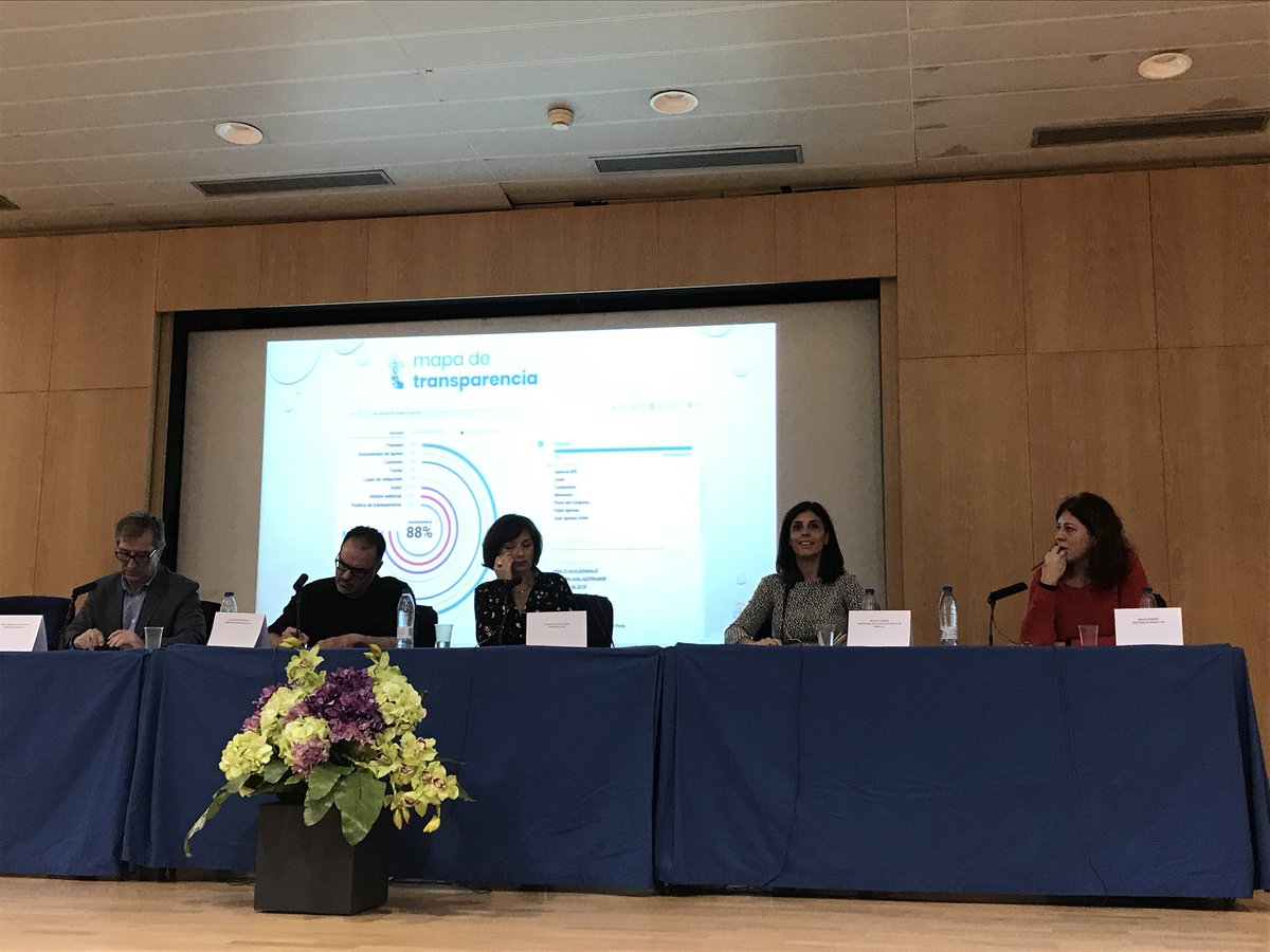 comunesco's tweet photo. Hace poco tuvimos la suerte de contar con @raquelejerique, @magdabandera, @LuciaMendezEM, @guirodi y @PedroGCalleja en el seminario sobre la Reputación de los Medios de Comunicación, celebrado en la #URJC y moderado por @MaeLozano, investigadora de la Cátedra 🗣 https://t.co/YIsORVqZca