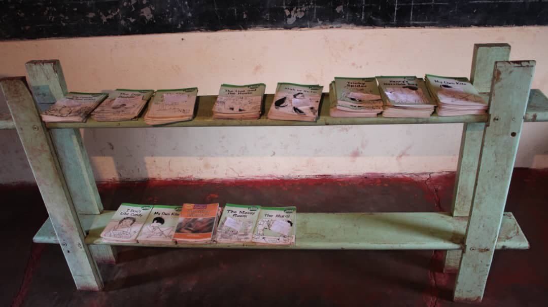 What is your idea of a #library?

This was the library from Katsande Primary School in Mutoko, #Zimbabwe before our donation on 23 Nov.

Now with 2,000 more #books, students will have an opportunity to see the World!

#ABZDreamBig #QualityEducation #SDGs #GlobalGoals #ABZAction