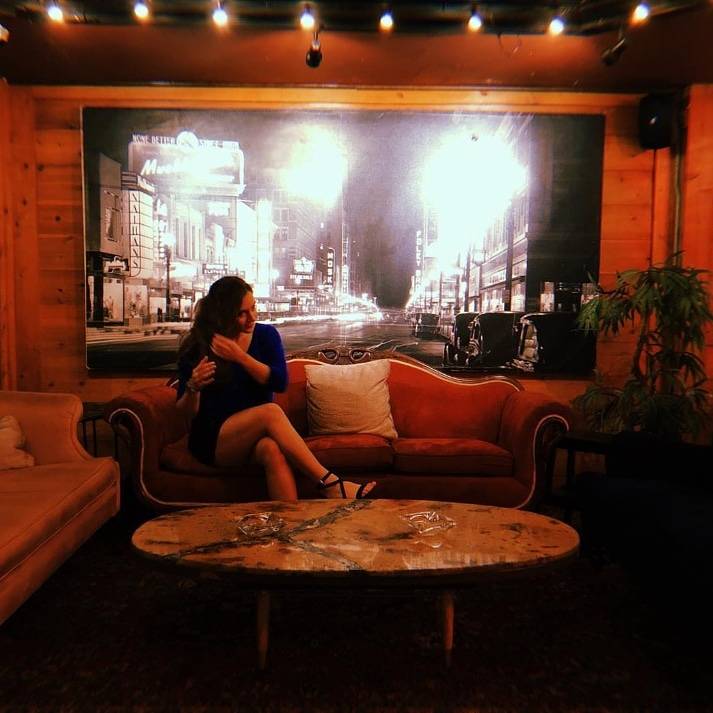 It's Friday! What's holding you back from #happyhour today? 4pm-8pm
.
. 📸 @andj__stojkovic . .
#houston #houstondrinks #downtownhouston #downtownhtx #downtownhtx #dthtx #houstoncocktails #afterwork #afterworkhtx #cocktails #craftbeerhouston #craftbeer #wine #houstonbar