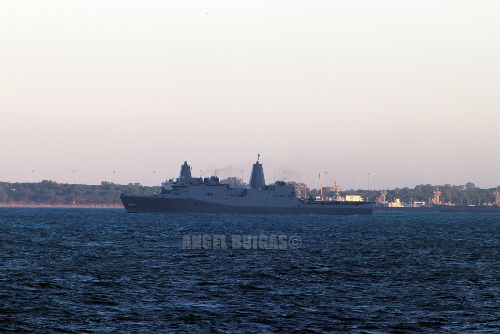 USS ANCHORAGE (LPD-23) saliendo de la base de Rota @USNavy #BasedeRota #USSAnchorage #barcosporcadiz